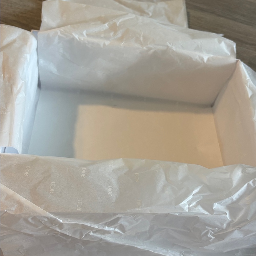 White Dior Shoe Box, 2 Dust Pouches, Ribbon, receipt sleeve and care card set - Picture 9 of 13